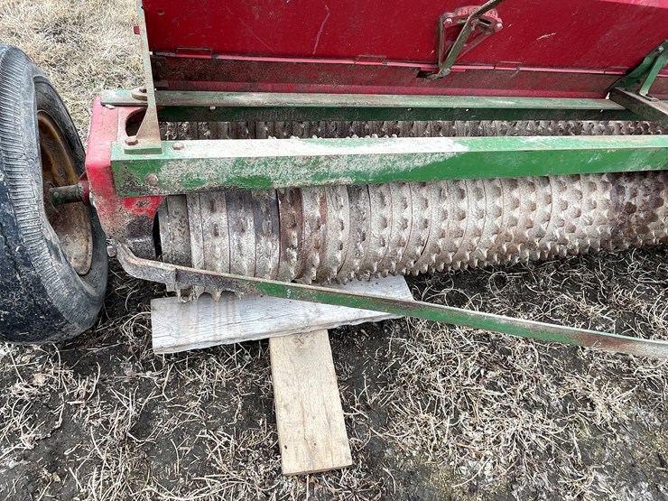 #3438-•-brillion-sure-stand-seeder-image-10