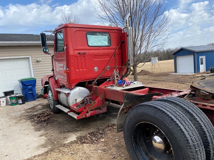 #1152-•-1994-white-gmc-tandem-axle-semi-(has-wi-title)-(non-runner)-(shawano,-wi)-image-7