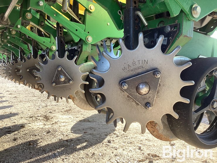 john-deere-1720-image-13