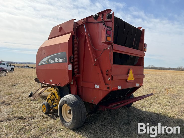 2004-new-holland-br780-image-7