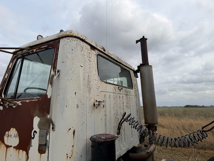 #41247-•-inop-1978-international-f-2275-daycab-truck-image-23