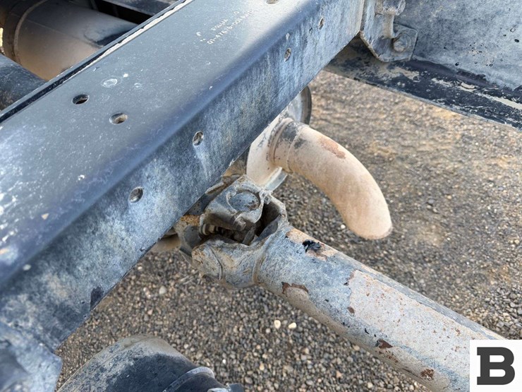 2001-peterbilt-330-image-11