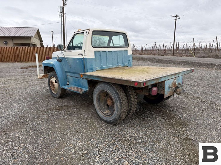 1990-ford-f700-image-3