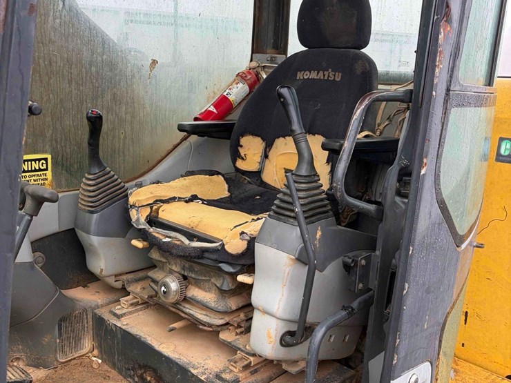 komatsu-pc228us-lc-image-12