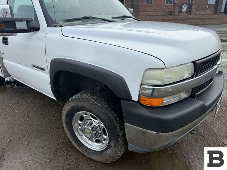 2002-chevrolet-silverado-2500-image-38