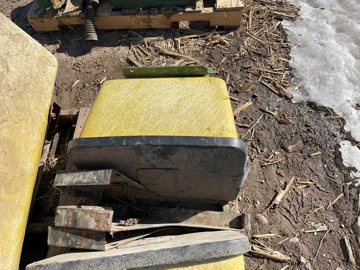 #7410-•-john-deere-fert-boxes-(bloomer,-wi)-image-11