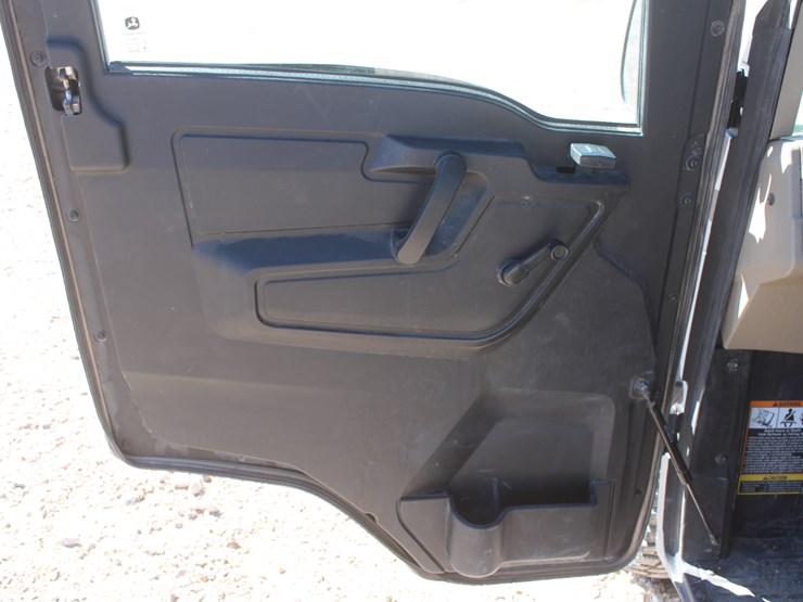 2023-john-deere-gator-image-22