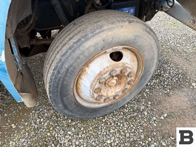 1990-ford-f700-image-26