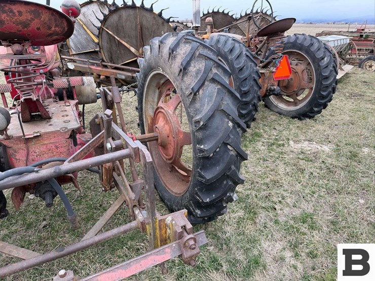 international-harvester-h-tractor-image-16