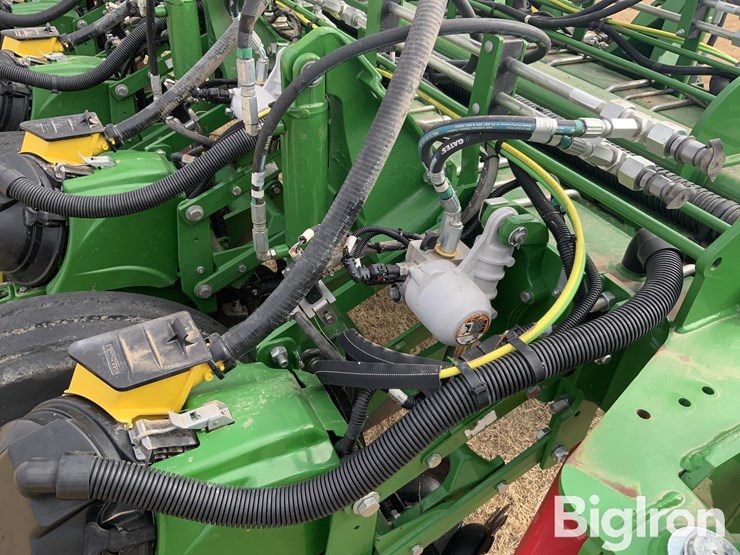 2023-john-deere-1775nt-image-15