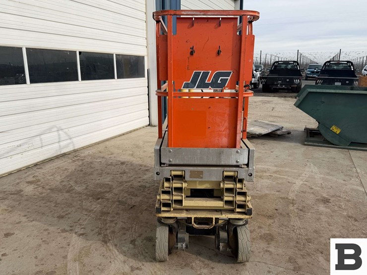 2011-jlg-1930es-image-9