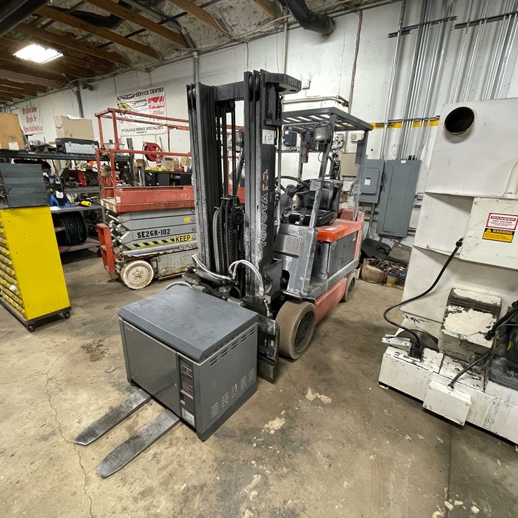#1230 • Toyota Electric Forklift (Shawano, WI)