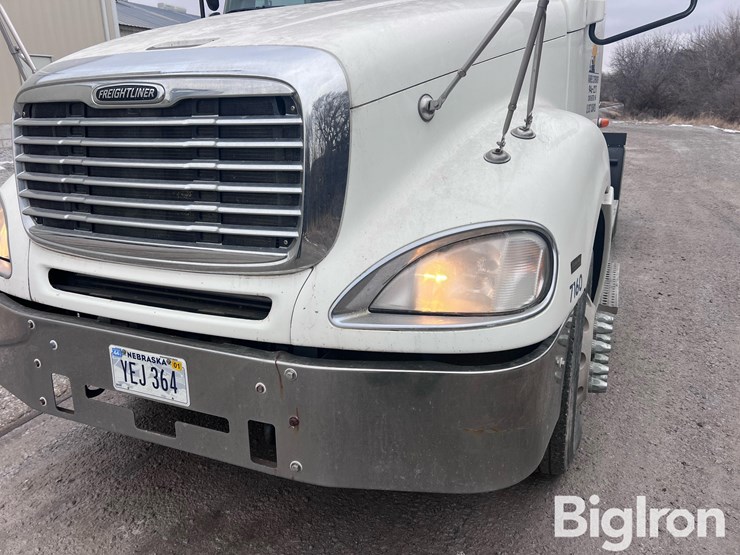 2004-freightliner-columbia-120-image-14