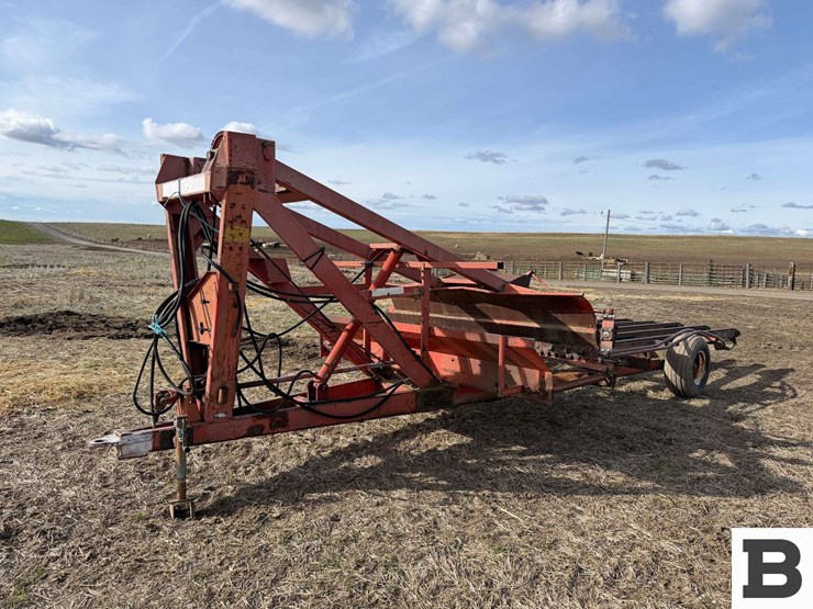 hesston-38-bale-feeder---davenport,-wa-image-1