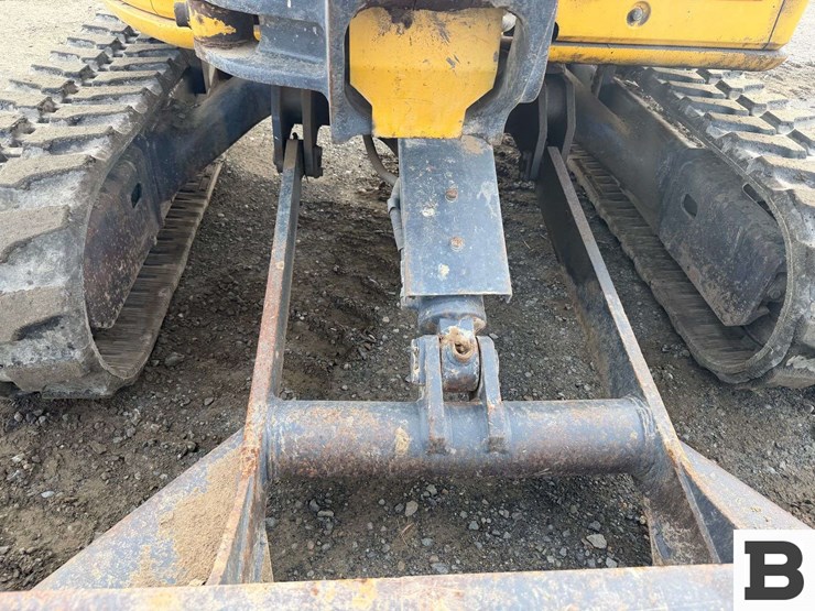 2012-deere-35d-image-25