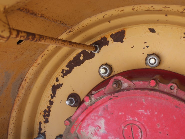 1980-versatile-875-image-67