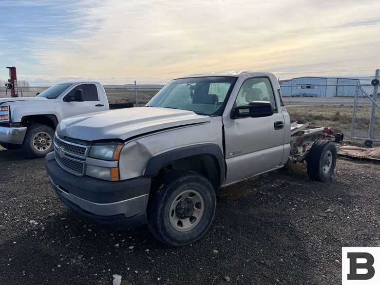 2005-chevrolet-silverado-3500-image-1