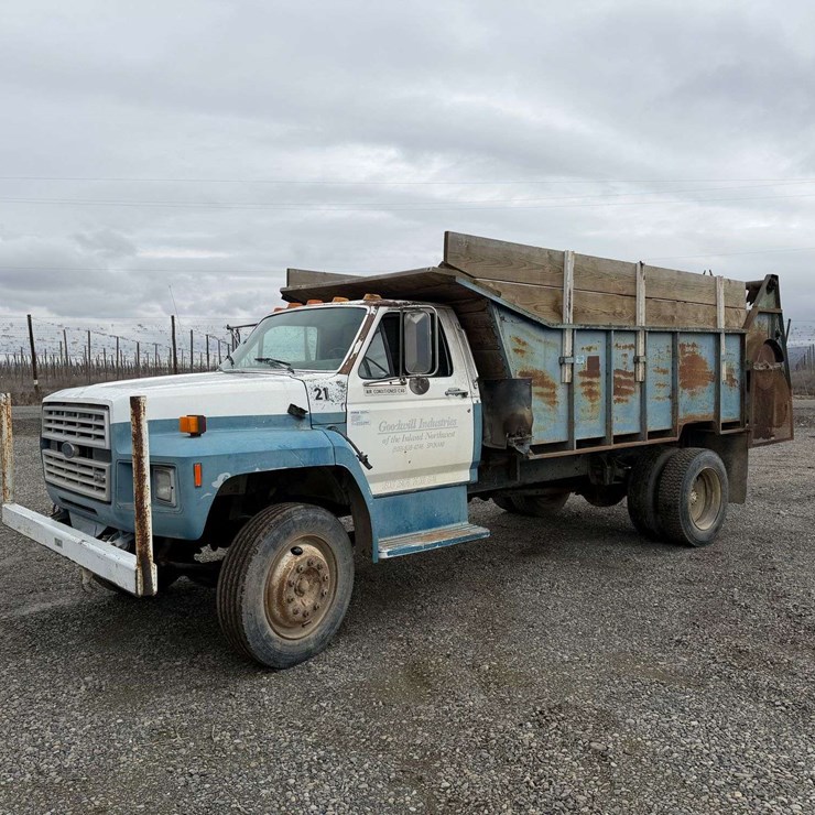 1990 FORD F700