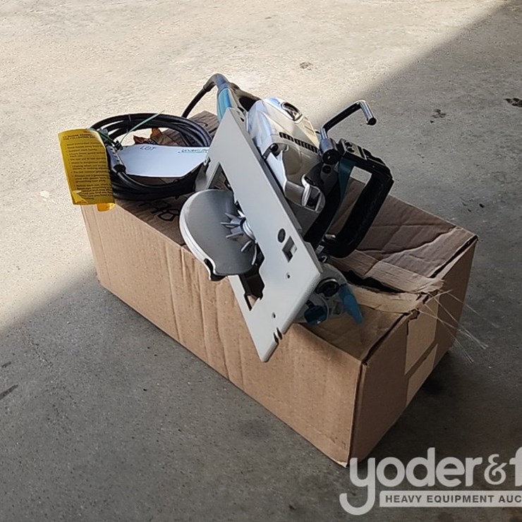 Makita Corded 7 1/4" Hypoid Circlular Saw, Recondition(5377MG) (1 YR Factory Warranty)