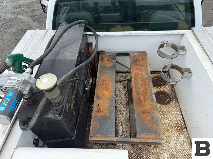 2002-chevrolet-silverado-2500-image-27