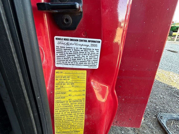 2005-ford-f450-image-13