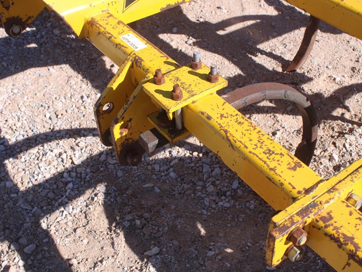 #2028-•-landoll-9-shank-chisel-plow-image-9