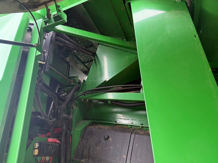 2009-john-deere-9670-sts-image-65