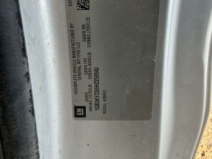 2017-chevrolet-silverado-3500-image-30