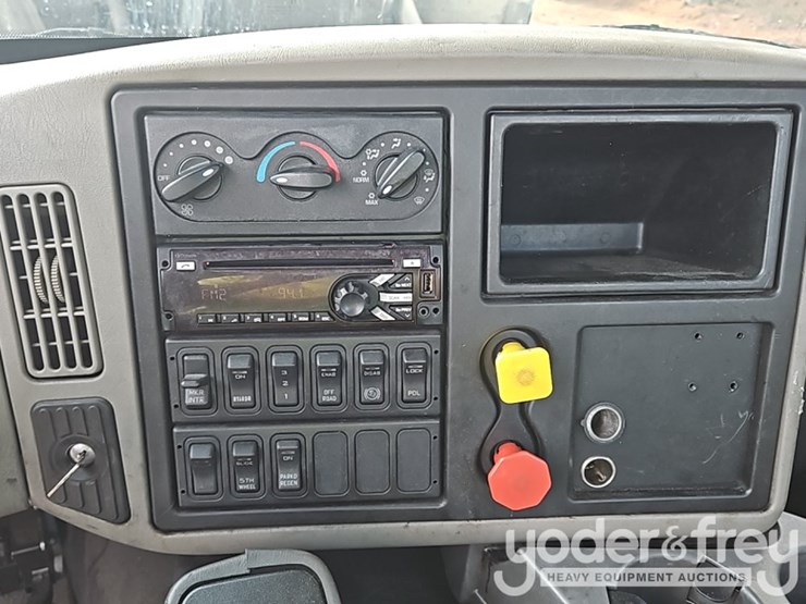 2017-international-8600-image-40