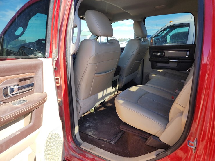 2018-ram-3500-laramie-image-19