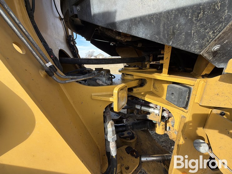 2015-caterpillar-938k-image-15