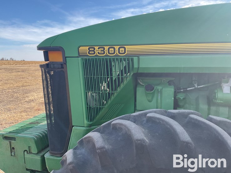 1995-john-deere-8300-image-12