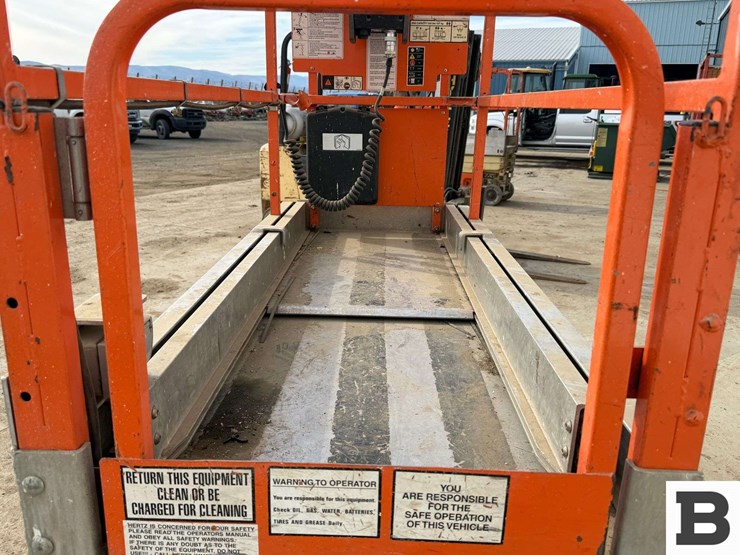 2011-jlg-1930es-image-18