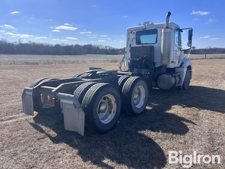 2004-freightliner-columbia-120-image-5