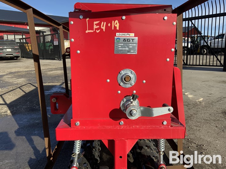 2025-massey-ferguson-730-image-10