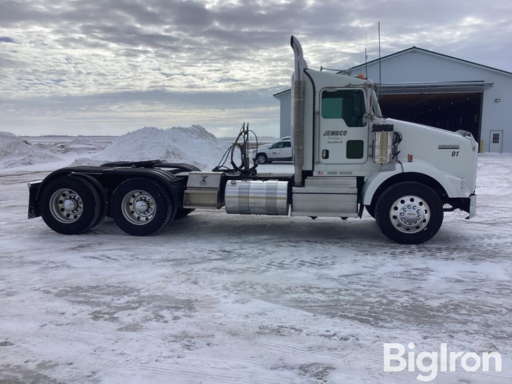 2020-kenworth-t800-image-4