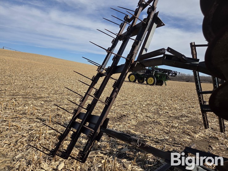 john-deere-230-image-12