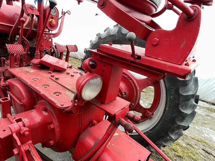 #3206-•-farmall-h-tractor-image-34