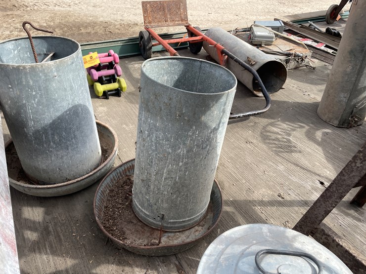 #7253-•-(3)-metal-feeders-and-(1)-waterer-image-11