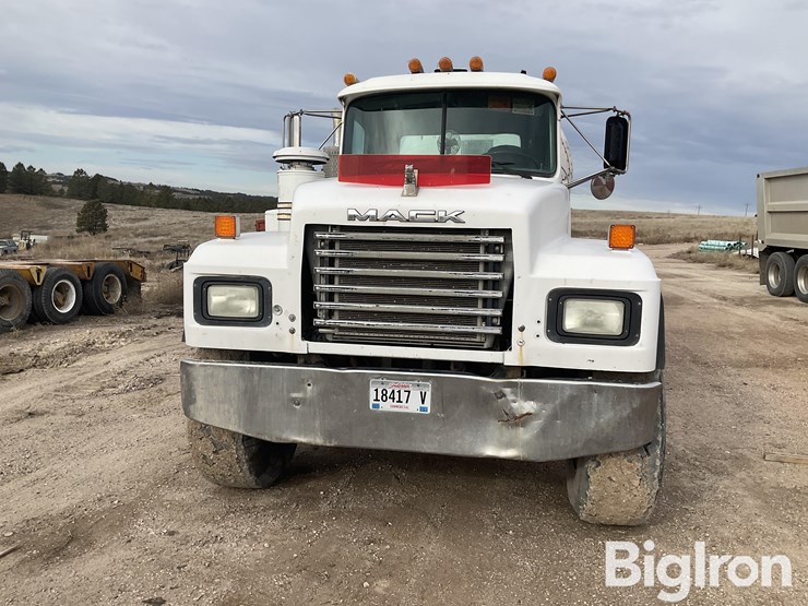 1995-mack-rd690s-image-2