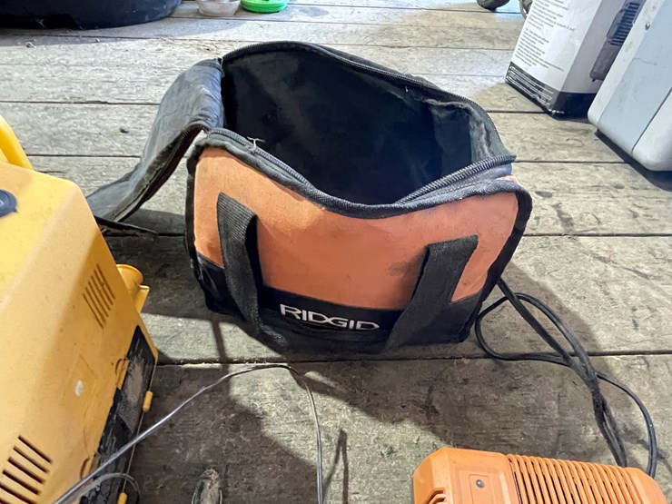 #7213-•-rigid-18v-drill-and-roadmaster-charging-pack-image-13