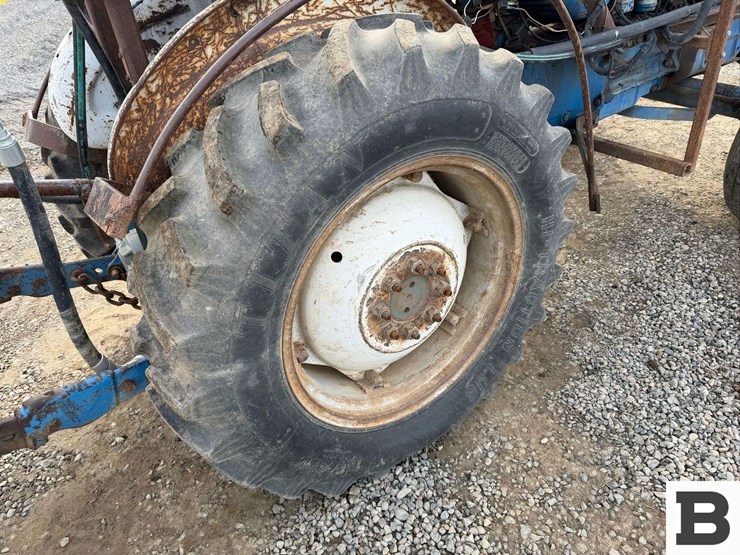 1977-ford-5600-image-26