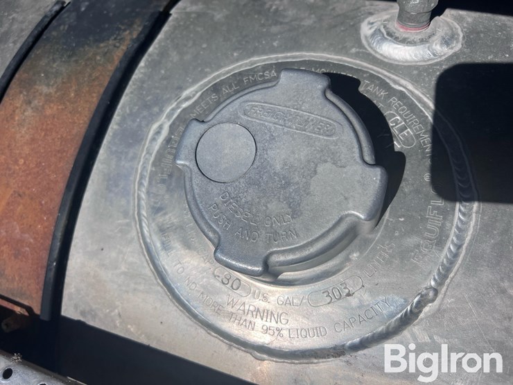 2004-freightliner-columbia-120-image-12