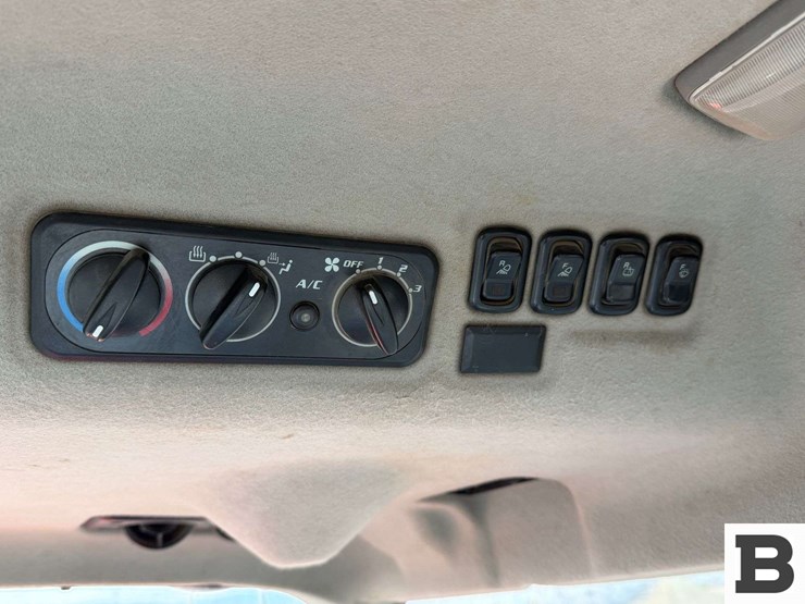 2014-kubota-m8540hd-image-32