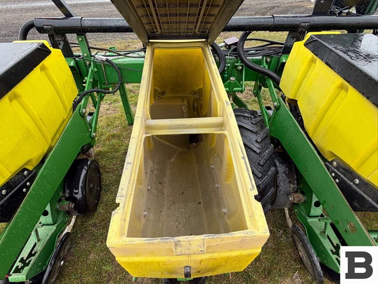 2008-john-deere-1700-image-36