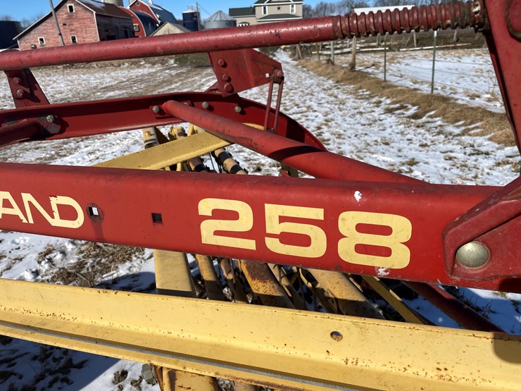 new-holland-258-image-9