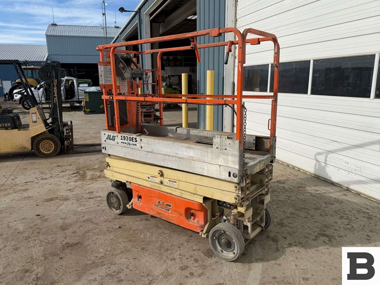 2011-jlg-1930es-image-3