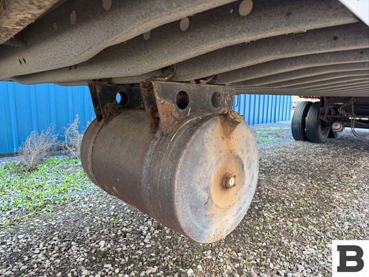 1995-utility-vs2r-image-25