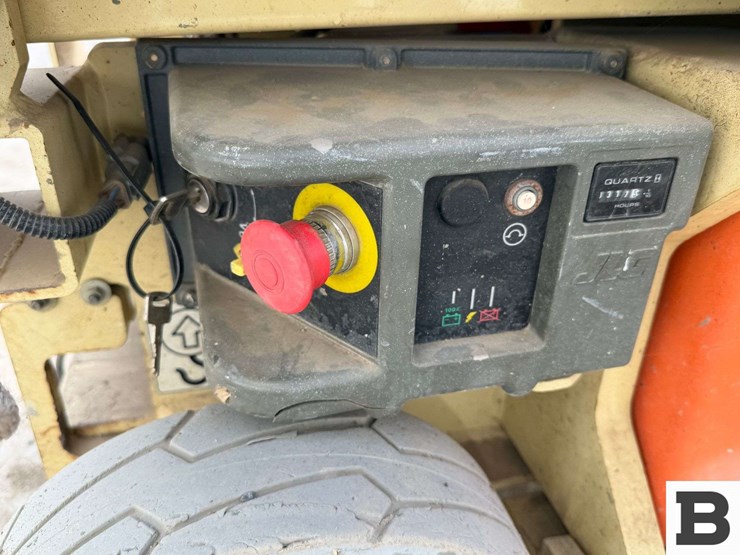 2011-jlg-1930es-image-16