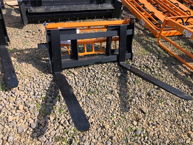 #55-•-skid-steer-pallet-forks-image-2